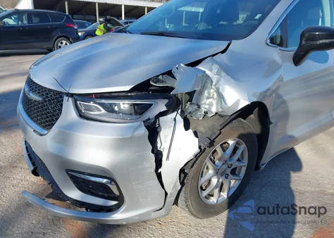 2024 Chrysler Pacifica Touring L z USA, uszkodzony, nr VIN 2C4RC1BG8RR162878